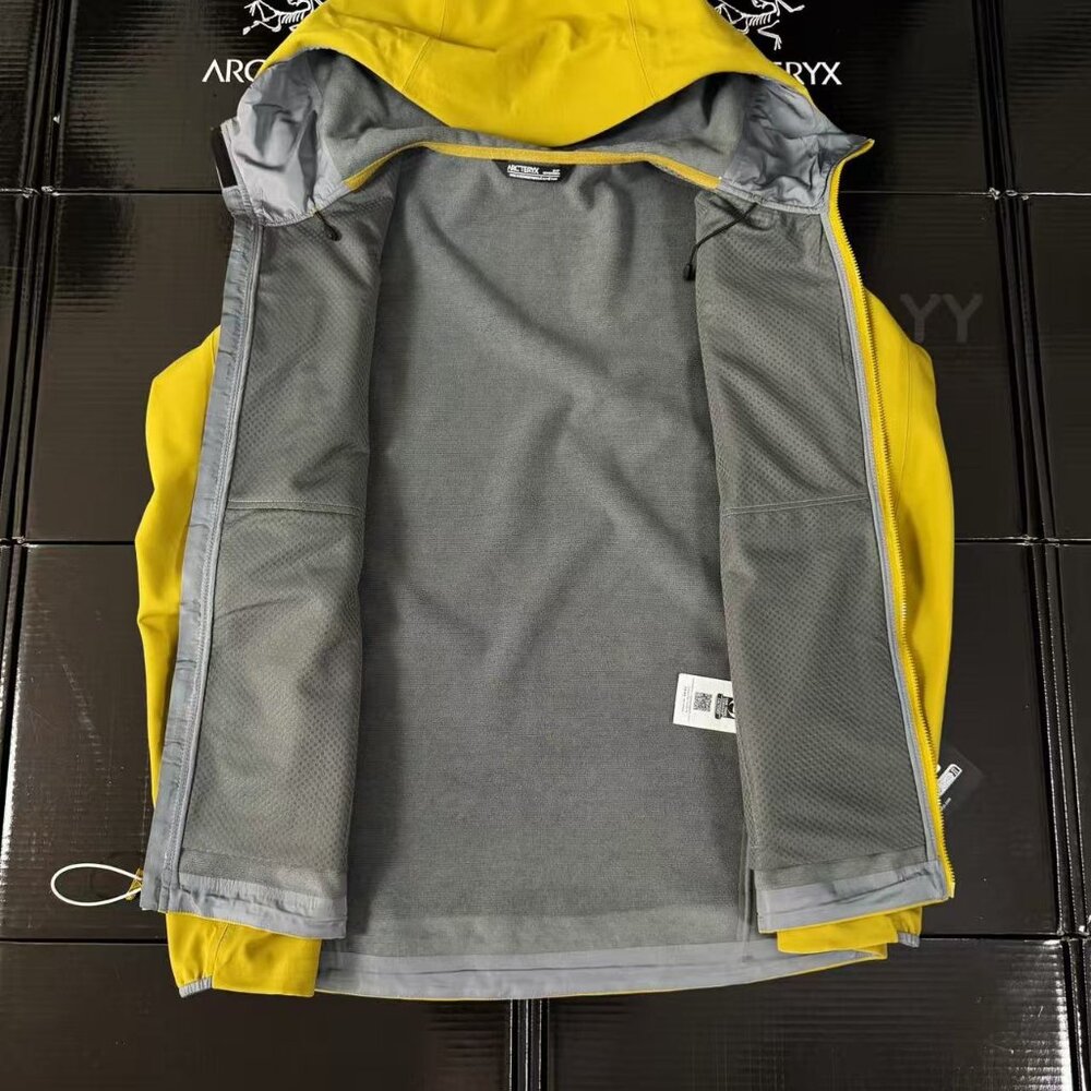 Arc'teryx Men's Vibrant Yellow Ski Jacket - Picture 6 of 7